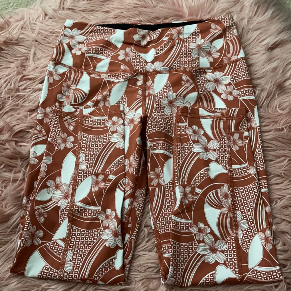 Victoria’s Secret Cropped Leggings